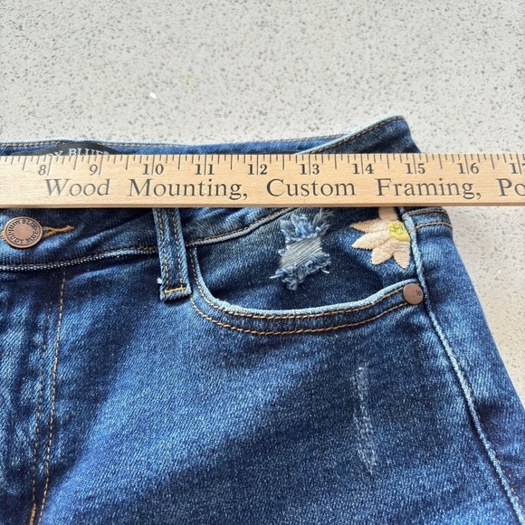 Judy Blue Jeans Women's  7 / 28 Blue Boyfriend Fit Distressed Floral Embroidered - Picture 13 of 16